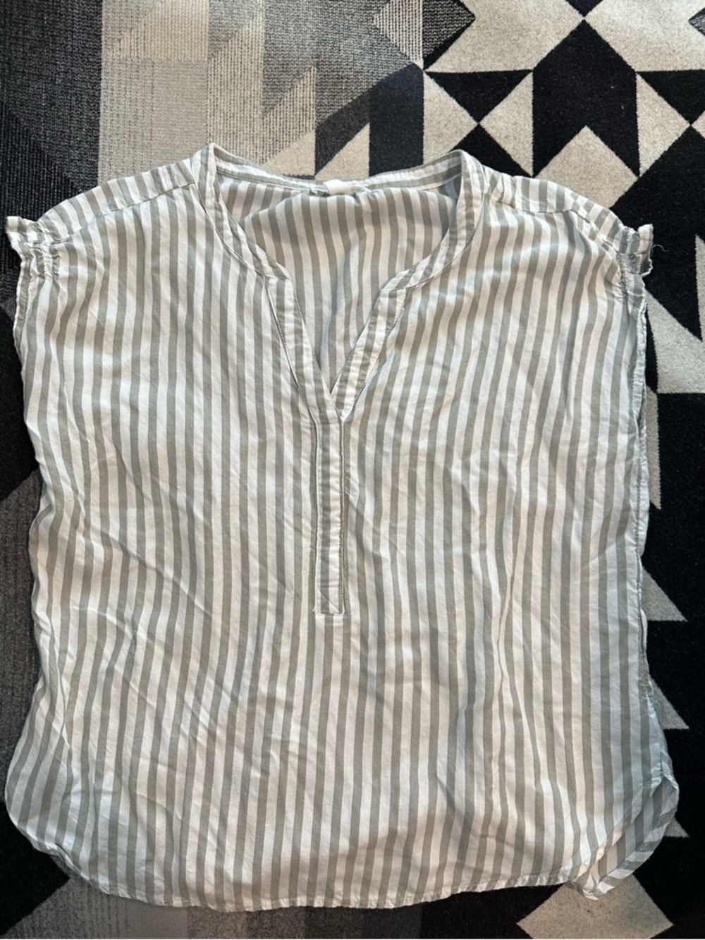 beachlunchlounge White & Gray Striped V-Neck Cap Sleeve Top